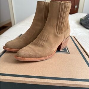 Tecovas Tan Cowboy Western Boots Sleek Suede Design